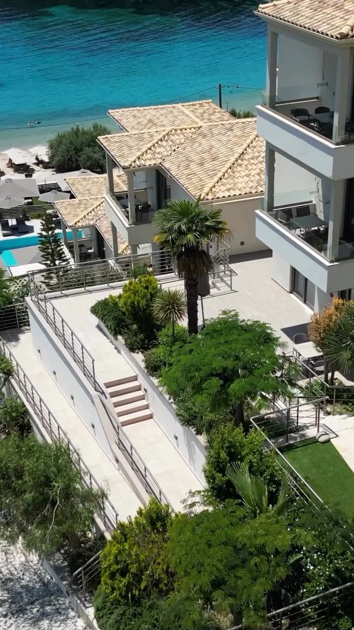 Το ξενοδοχείο δίπλα στη θάλασσα
